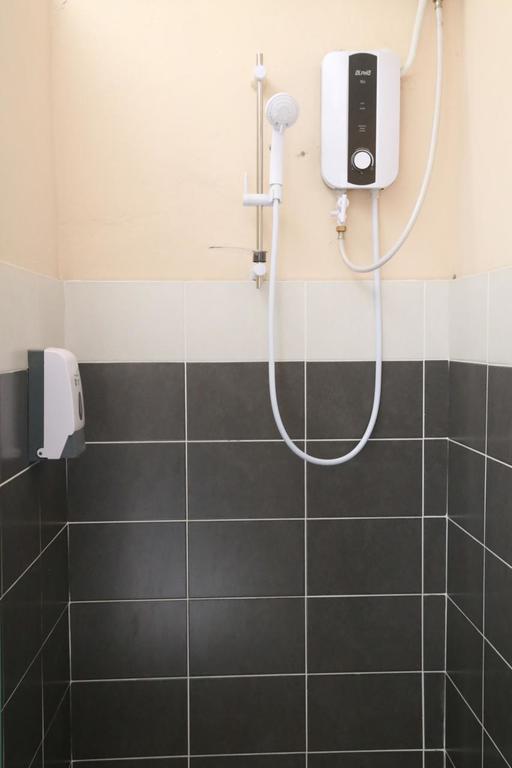 Gibbon Guesthouse Kuching Ngoại thất bức ảnh
