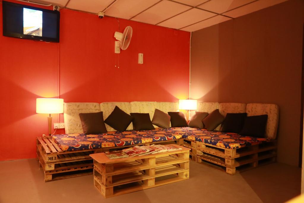 Gibbon Guesthouse Kuching Ngoại thất bức ảnh