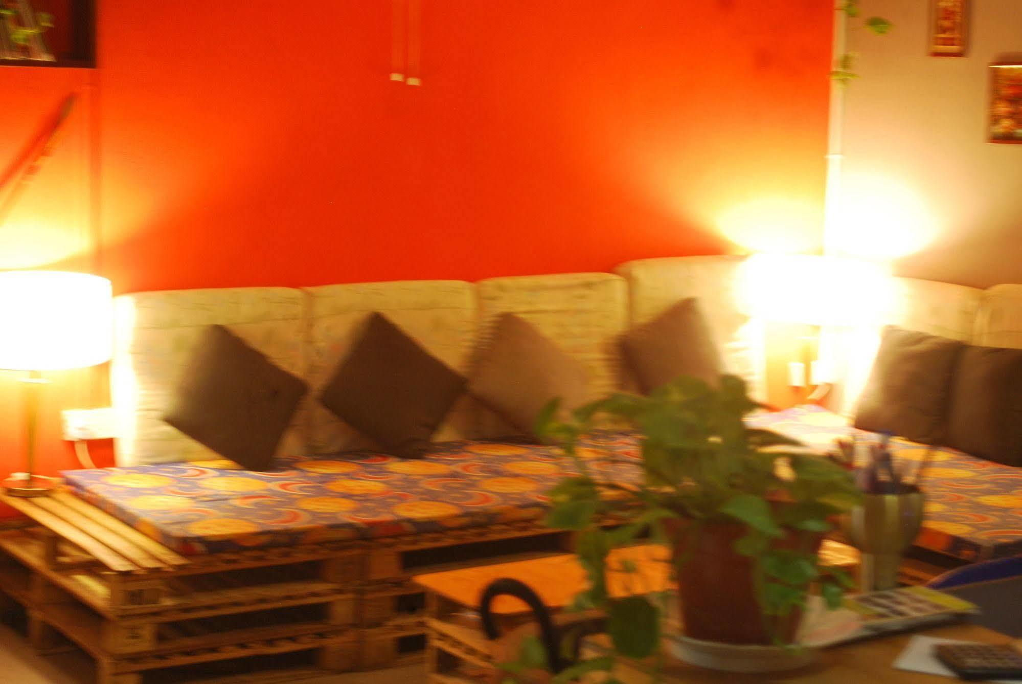 Gibbon Guesthouse Kuching Ngoại thất bức ảnh