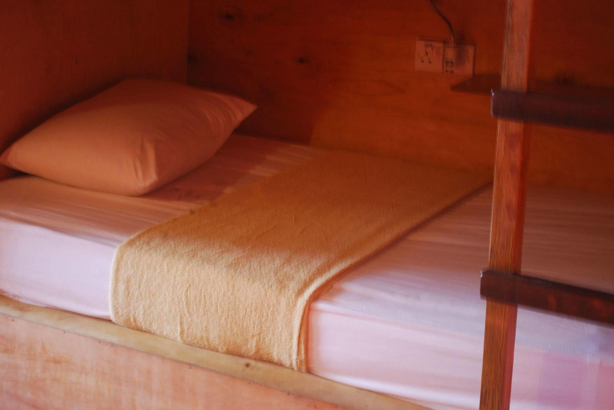 Gibbon Guesthouse Kuching Ngoại thất bức ảnh