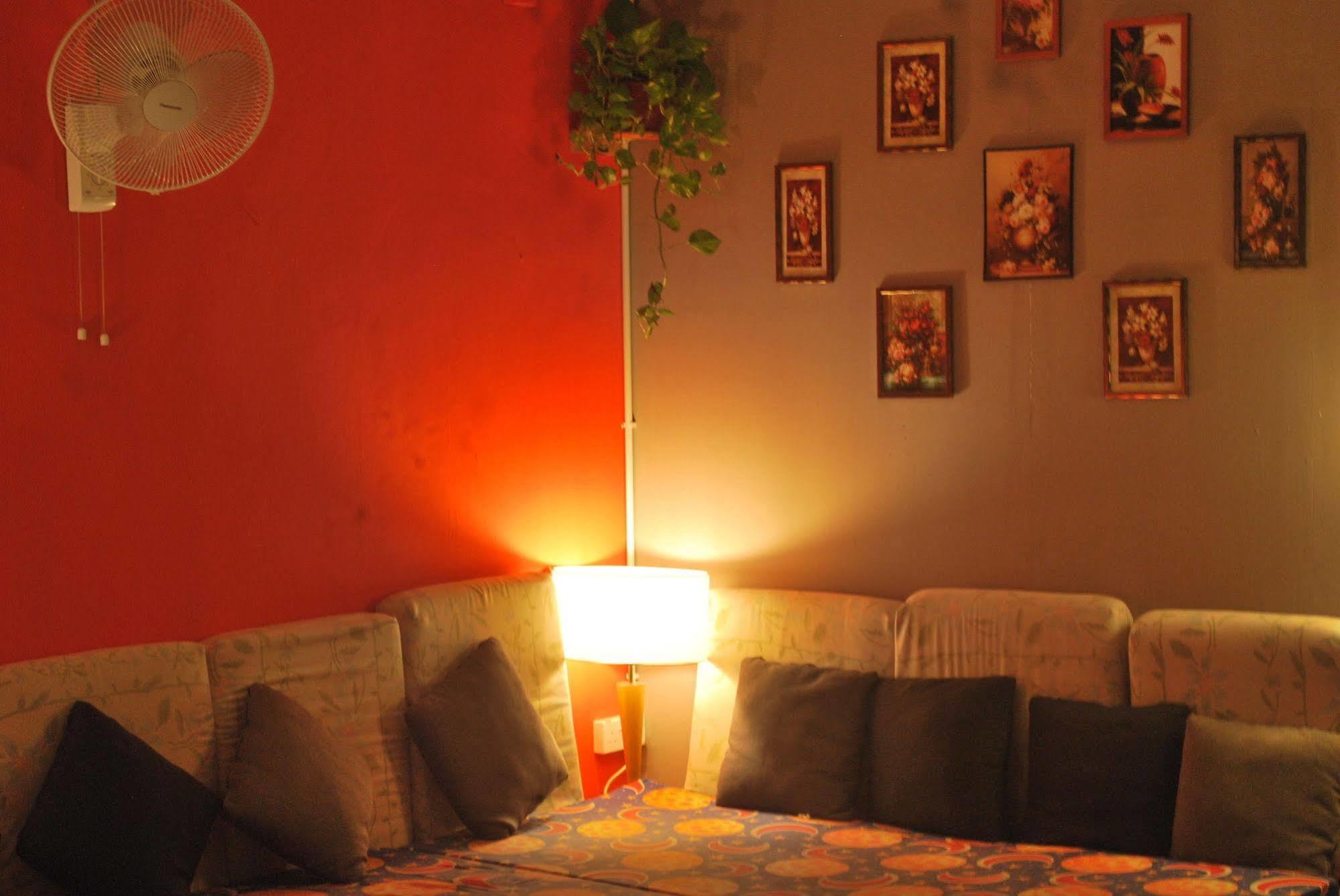 Gibbon Guesthouse Kuching Ngoại thất bức ảnh