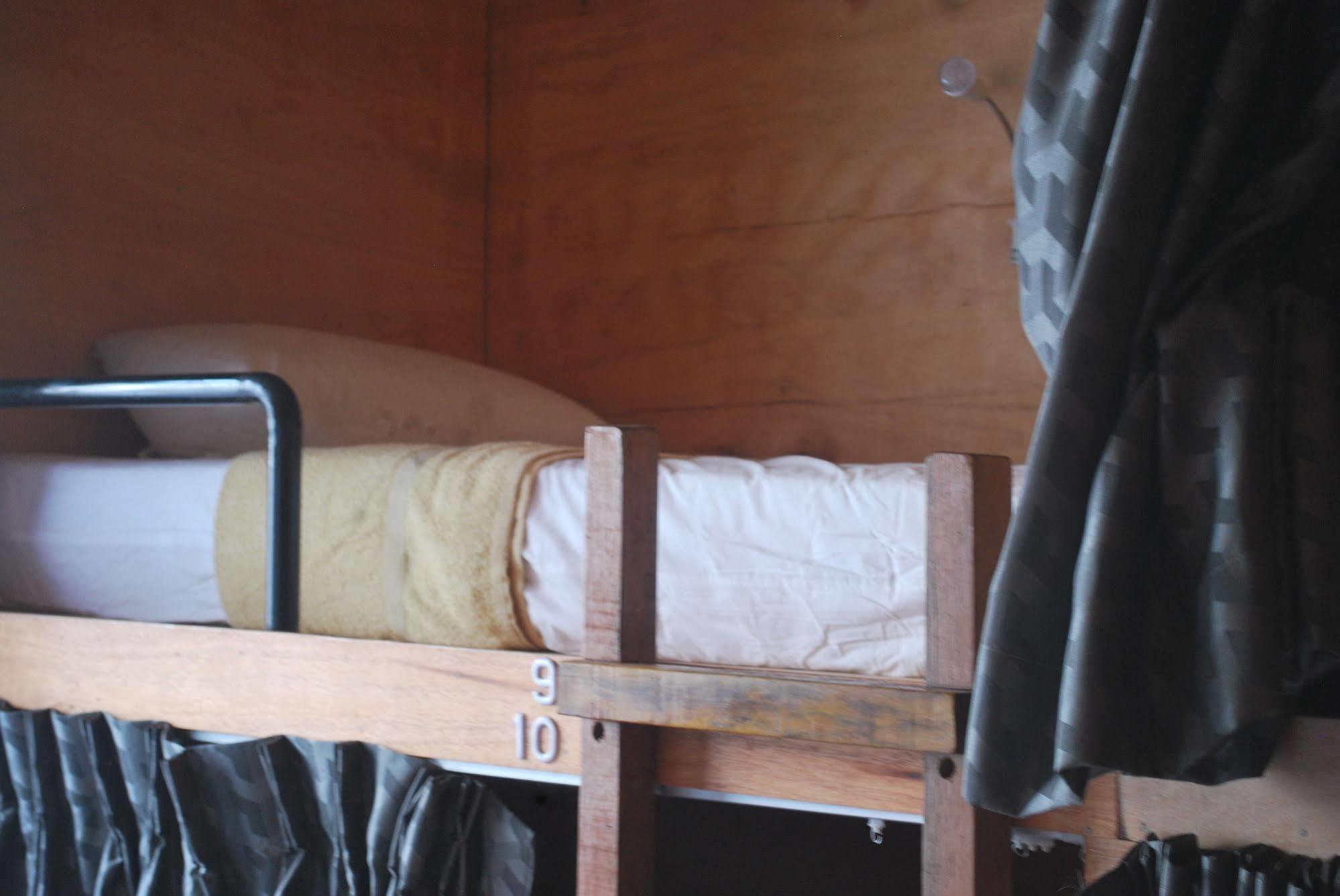 Gibbon Guesthouse Kuching Ngoại thất bức ảnh